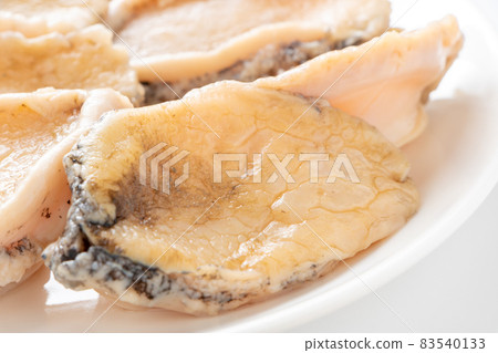 Abalone (domestic Ezo abalone) Peeled up. Abalone (domestic Ezo abalone) Peeled up. 83540133