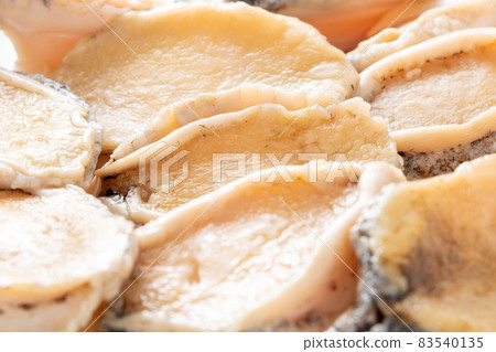 Abalone (domestic Ezo abalone) Peeled up. Abalone (domestic Ezo abalone) Peeled up. 83540135