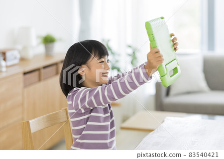 Tablet PC girl elementary school student 83540421