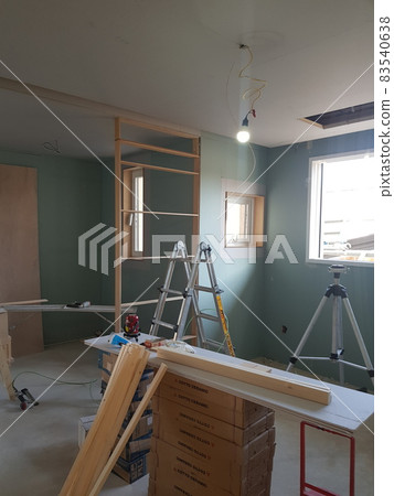 建築工地 建設中 木製品 燈箱 牆壁,穿孔 木樓梯 建築工地 建設中 木製品 燈箱 牆壁,穿孔 木樓梯 83540638