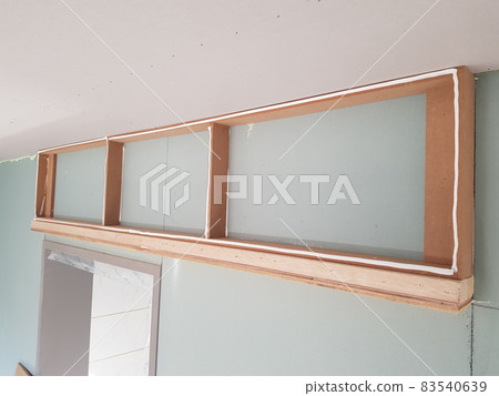 建築工地 建設中 木製品 燈箱 牆壁,穿孔 木樓梯 建築工地 建設中 木製品 燈箱 牆壁,穿孔 木樓梯 83540639