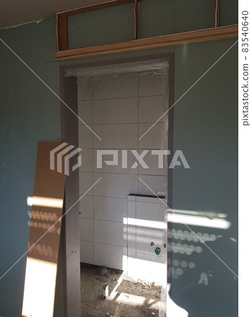 建築工地 建設中 木製品 燈箱 牆壁,穿孔 木樓梯 建築工地 建設中 木製品 燈箱 牆壁,穿孔 木樓梯 83540640