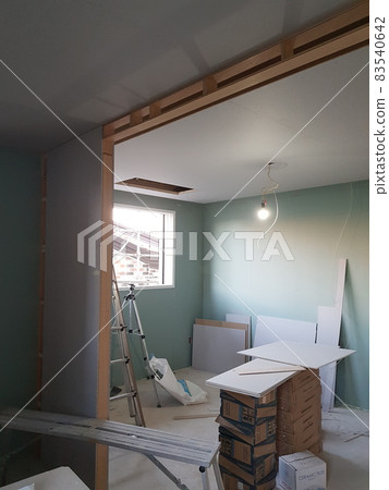 建築工地 建設中 木製品 燈箱 牆壁,穿孔 木樓梯 建築工地 建設中 木製品 燈箱 牆壁,穿孔 木樓梯 83540642