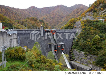 Tainai River Dam surrounded by autumn leaves 83541826