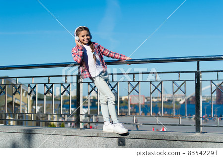 Make your kid happy with best rated kids headphones  83542291