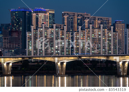 Seoul night cityscape view and the Han river, South Korea travel 83543319