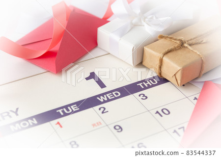 一月日曆和禮物生日紀念日 83544337