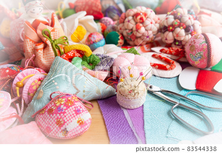 Manufacture of hanging decorations Sewing small items of Japanese cloth Various motifs of hanging things Manufacture of hanging decorations Sewing small items of Japanese cloth Various motifs of hanging things 83544338