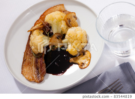 Appetizing cauliflower with bacon and mushrooms 83544819