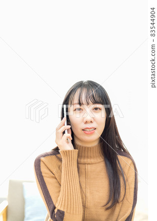 一個女人打個電話 一個女人打個電話 83544904