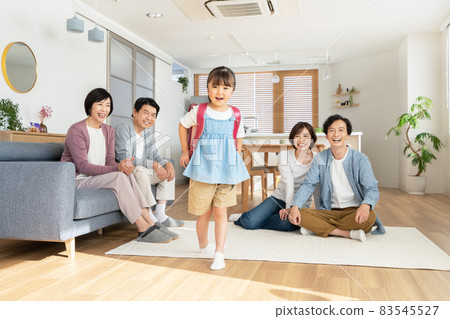 A girl who becomes a first grader who is pleased to have her grandparents buy a school bag 83545527