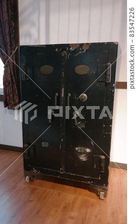An old safe An old safe 83547226