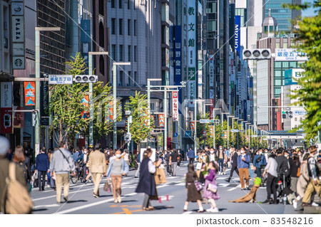Tokyo cityscape in Japan After the full cancellation of time reduction, the first weekend ... Ginza in Hokoten is a threatening person ... = October 30 83548216