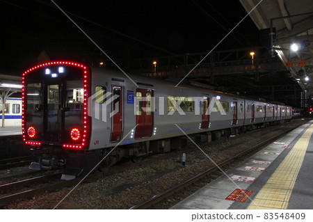 [JB] Kagoshima Main Line 821 Series (Tosu Station) 83548409