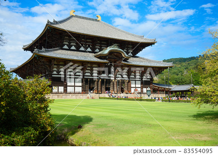 Great Buddha Hall at Todaiji Temple and the blue sky Great Buddha Hall at Todaiji Temple and the blue sky 83554095