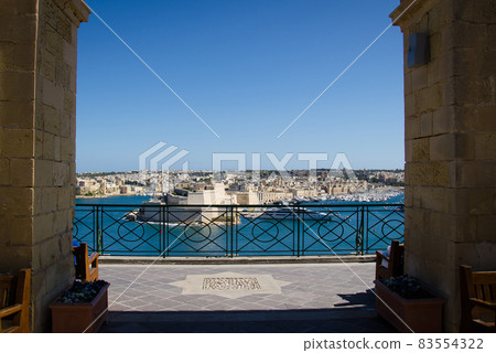 L-Isla peninsula, port and Grand Harbor of Valletta, Malta L-Isla peninsula, port and Grand Harbor of Valletta, Malta 83554322
