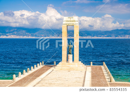 Athena goddess Statue, Reggio di Calabria, Southern Italy Athena goddess Statue, Reggio di Calabria, Southern Italy 83554335