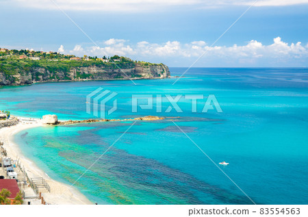 Aerial view of Tyrrhenian sea with turquoise water,Tropea, Italy 83554563