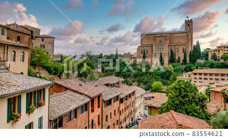 Amazing sunset overlooking the Basilica in Siena, Italy 83554621
