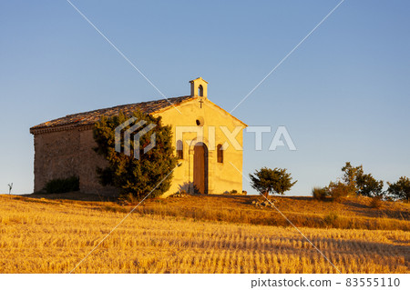 chapel with lavender field, Plateau de Valensole, Provence, France 83555110