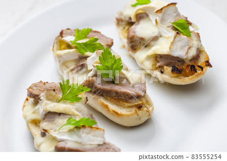 baguette baked with meat, onion and cheese 83555254