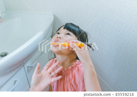 toothpaste, tooth brush, child 83559218