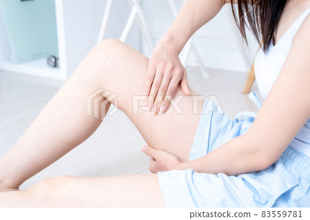 Women who care for thigh skin [Parts cut] 83559781