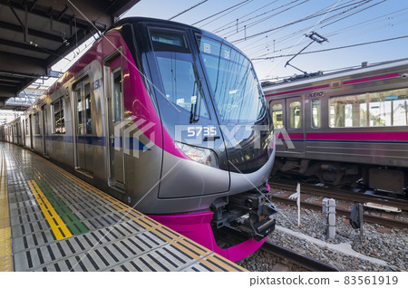京王線開往新宿電車高畑不動站京王5000系列京王5000系列京王班輪 京王線開往新宿電車高畑不動站京王5000系列京王5000系列京王班輪 83561919