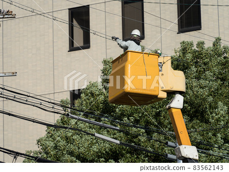 在高處接線工作 83562143