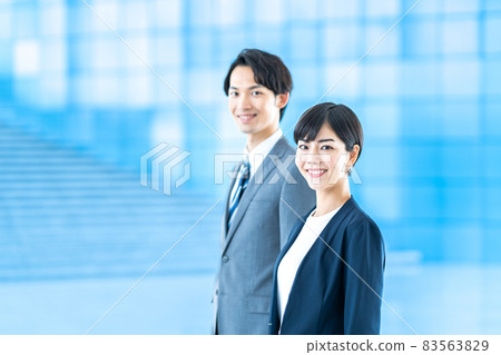 Business people (men and women) lined up in the aisle Business people (men and women) lined up in the aisle 83563829