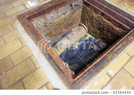 shit in a peephole 83564438