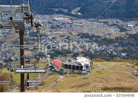 從Alpen Quad滑雪纜車八方根自然研究路白馬村，長野縣的Usagidaira Terrace和白馬村 83564696