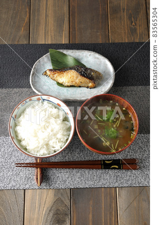 Saikyo-yaki of grilled sablefish that looks delicious with fat and hot miso soup with trefoil, breakfast, set meal, bird's-eye view Saikyo-yaki of grilled sablefish that looks delicious with fat and hot miso soup with trefoil, breakfast, set meal, bird's-eye view 83565304