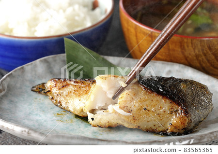 Eat a breakfast set of grilled sablefish, Saikyo-yaki, which looks delicious with fat, and other rice and hot miso soup. Eat a breakfast set of grilled sablefish, Saikyo-yaki, which looks delicious with fat, and other rice and hot miso soup. 83565365