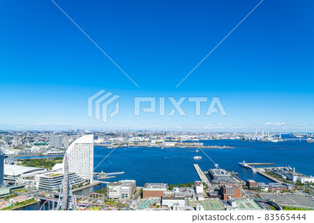 [神奈川縣]清新的藍天和橫濱的城市景觀 83565444