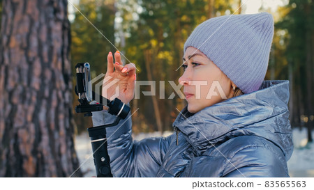 Woman Holding On Handheld Film 3-axis Gimbal Stabilization Devic 83565563