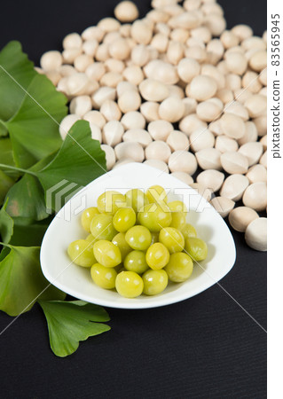 Jade-colored ginkgo nuts Jade-colored ginkgo nuts 83565945