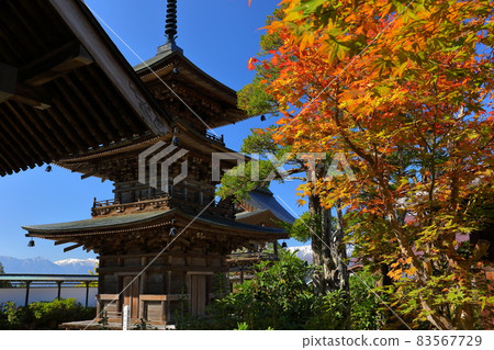 長野縣上見町郡小川村稻岡、俯瞰北阿爾卑斯山的空中寺院、秋葉和高山寺院內的縣寶三重塔 長野縣上見町郡小川村稻岡、俯瞰北阿爾卑斯山的空中寺院、秋葉和高山寺院內的縣寶三重塔 83567729