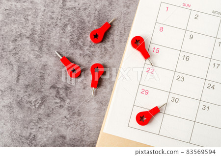 The concept of planning and deadline with push pin on calendar date. 83569594