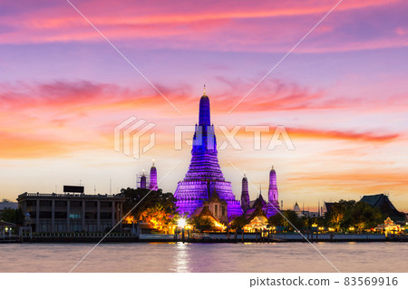 Wat Arun and Chao Phraya River with beautiful sunset sky background, Bangkok 83569916