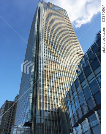 Urban building towering against the blue sky Urban building towering against the blue sky 83570064