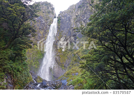 新西蘭魔鬼的潘趣碗瀑布 新西蘭魔鬼的潘趣碗瀑布 83570587