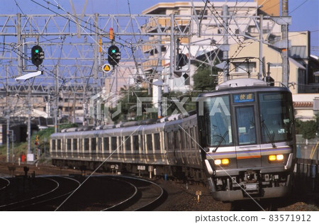JR West 223 series + 221 series rapid train 83571912