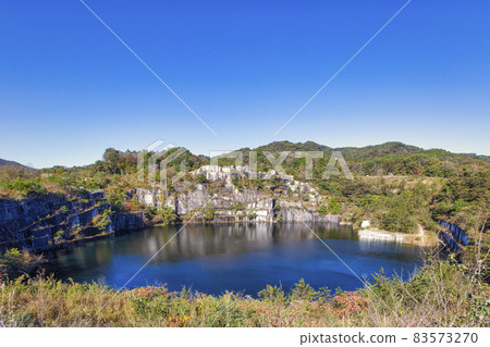Ishigiri Mountains in Autumn 83573270