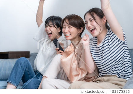 Watching TV support live 83575835