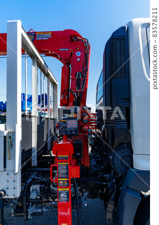 Unic car truck crane 83578211