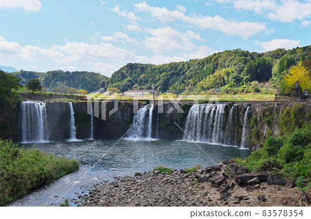 大分縣Bungoono溫泉Hatassis瀑布 83578354