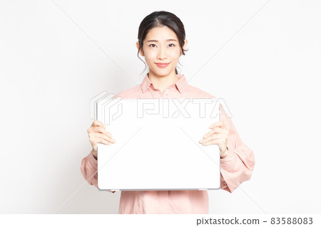 Woman holding a large sketchbook 83588083
