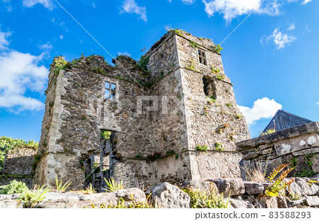 The castle ruins in Manorhamilton, erected in 1634 by Sir Frederick Hamilton - County Leitrim, Ireland 83588293