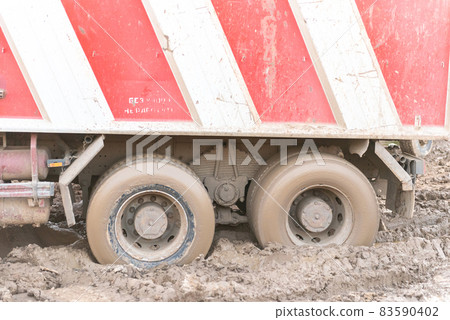 Stuck truck. The rear wheels are muddy. Blurred primer. 83590402